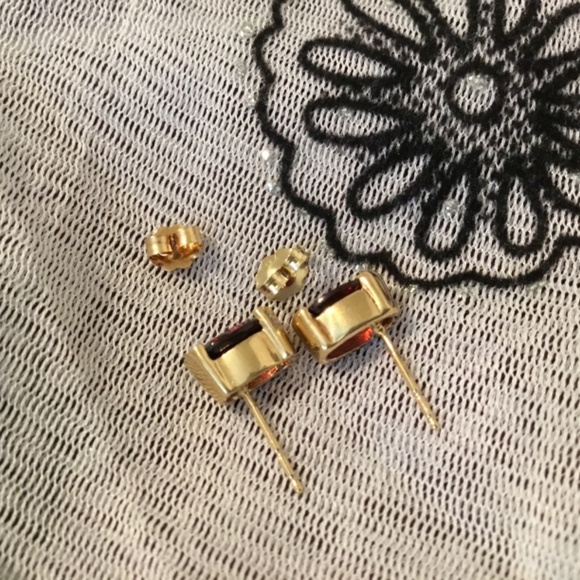 Vintage 14Kt Yellow Gold (7mm x 5mm) 2 Carat Oval Bezel Set Garnet Stud Earrings - Picture 3 of 12